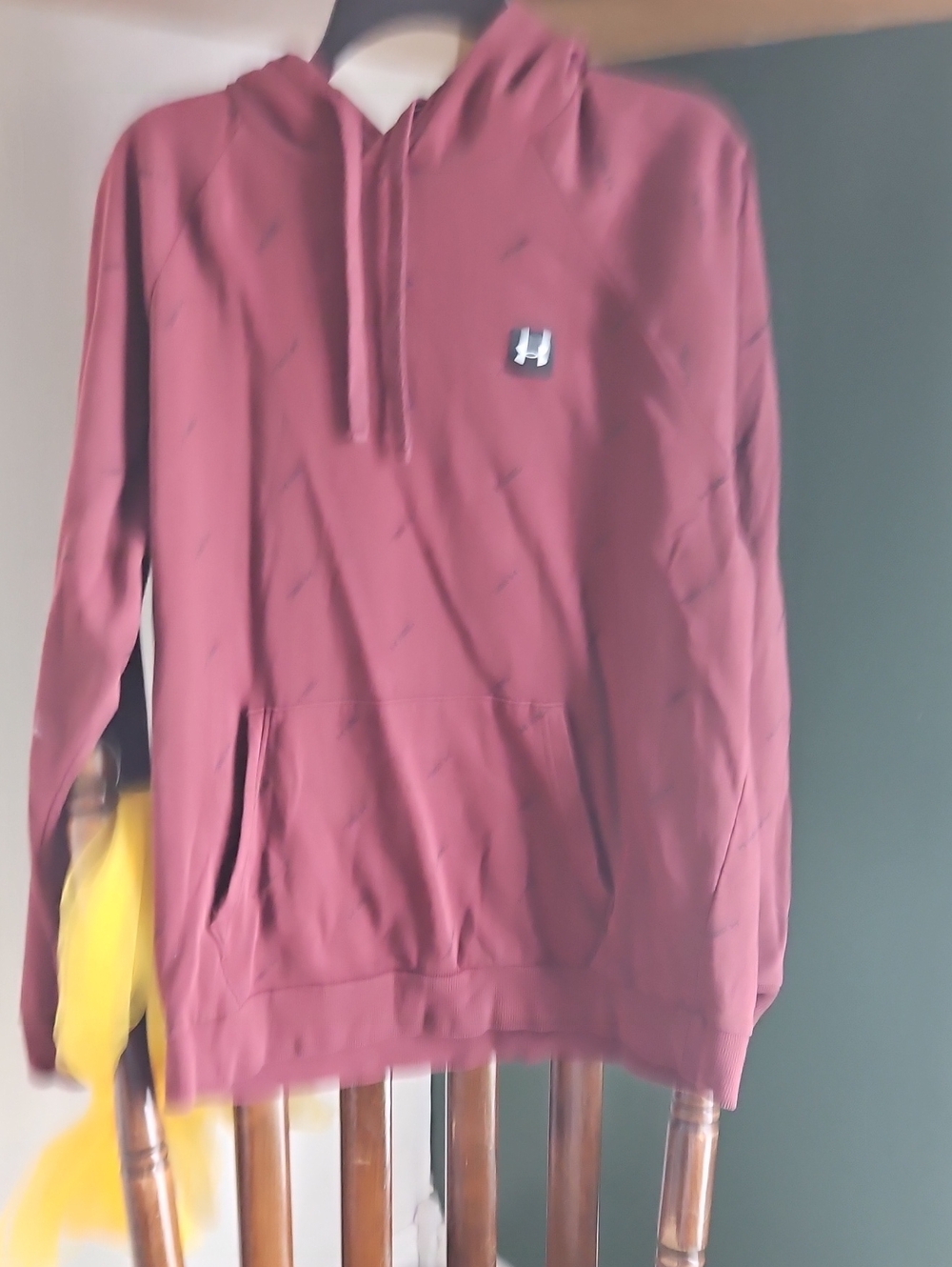 Under Armour Men’s Hoodie – Size L